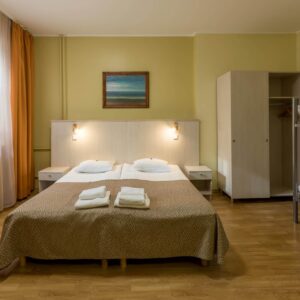 Kerrossängyllinen huone