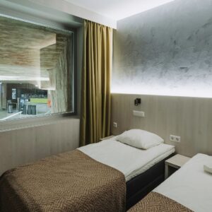 Huone näköalalla spa-keskukseen päin